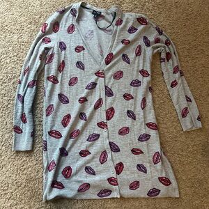 Torrid Gray Cardigan with Red and Purple Lip Print Size 00